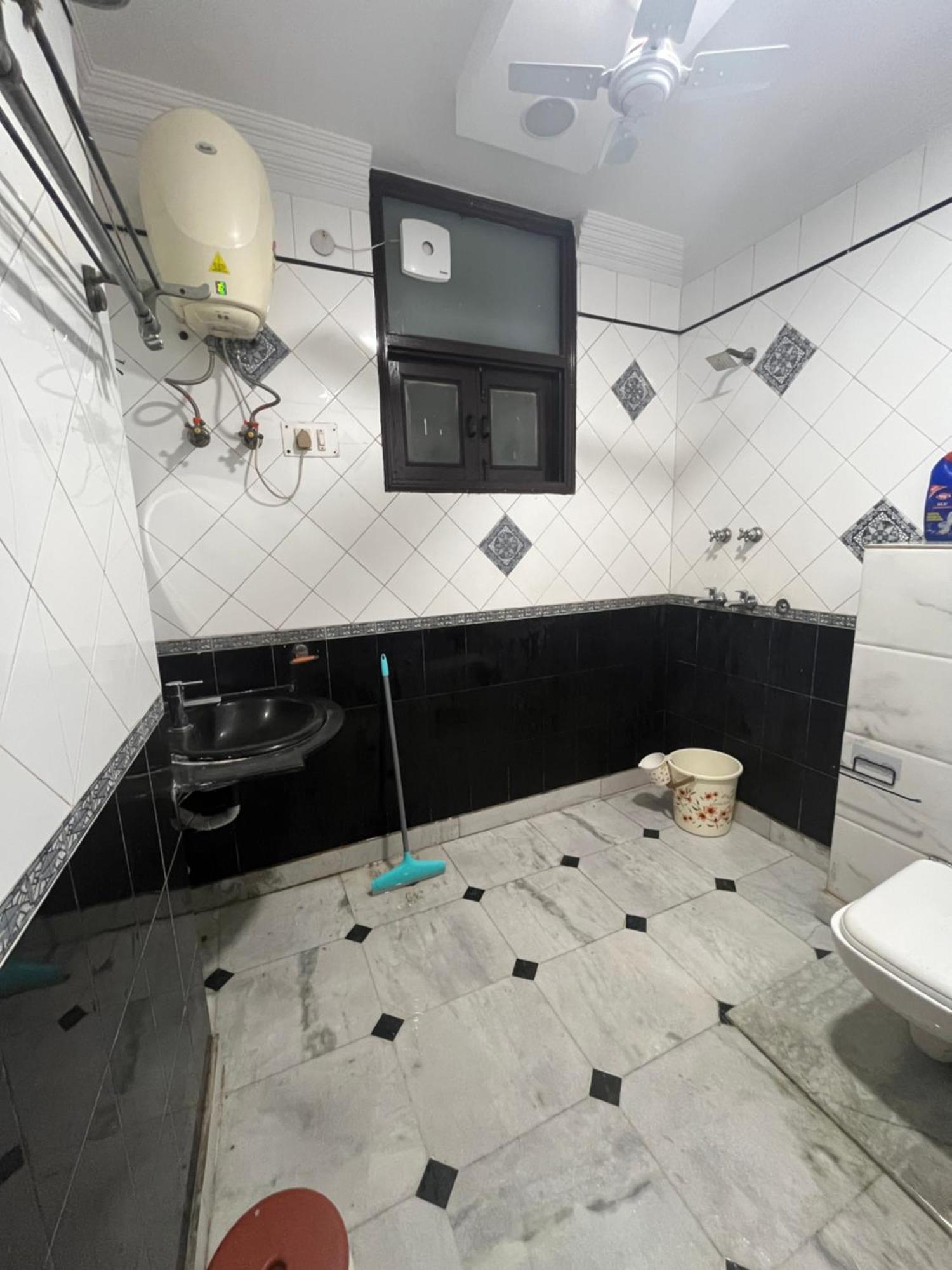 Apartment Spacious 2 Bhk With Living And Dining Area