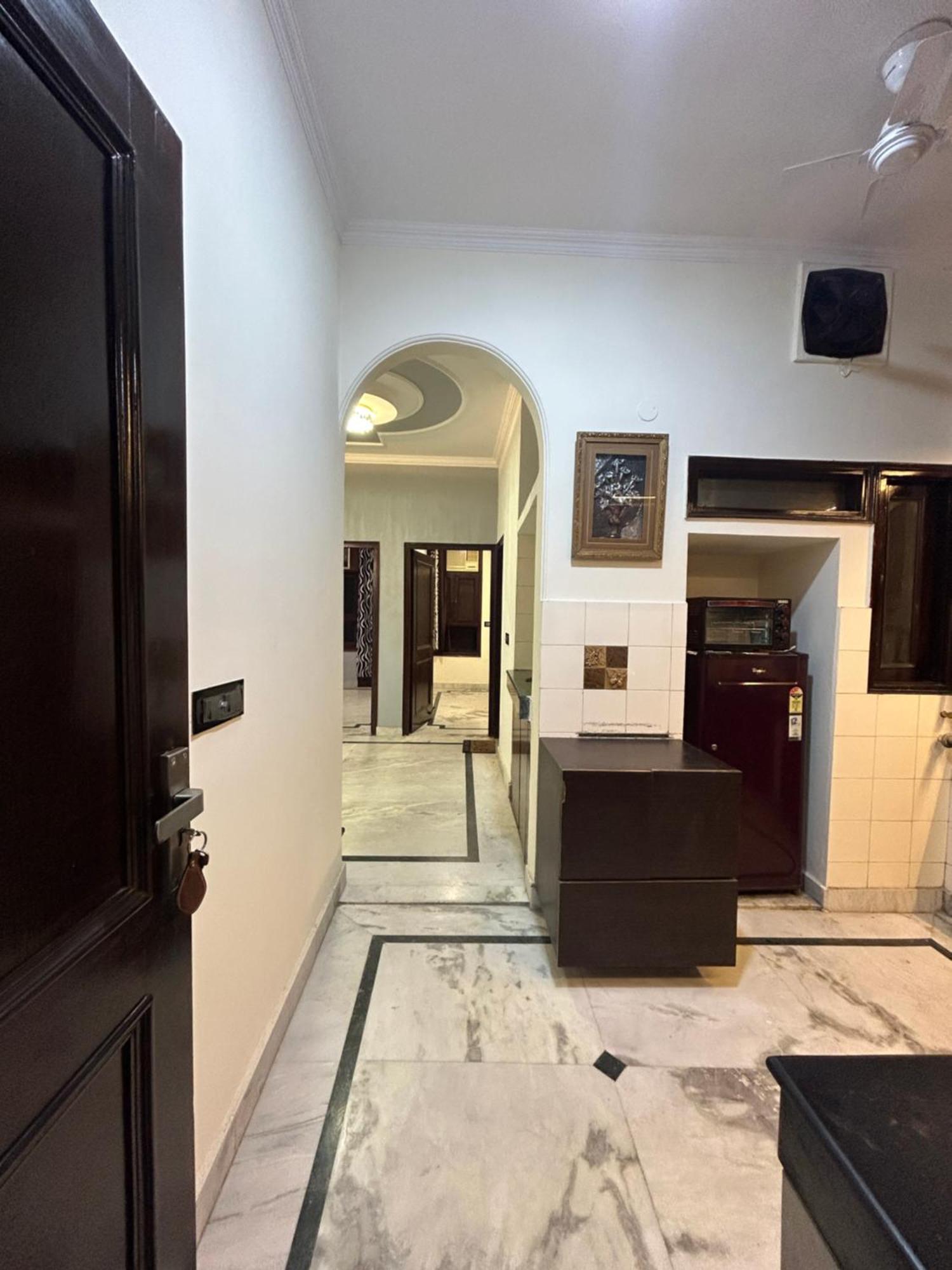 Spacious 2 Bhk With Living And Dining Area Apartment *