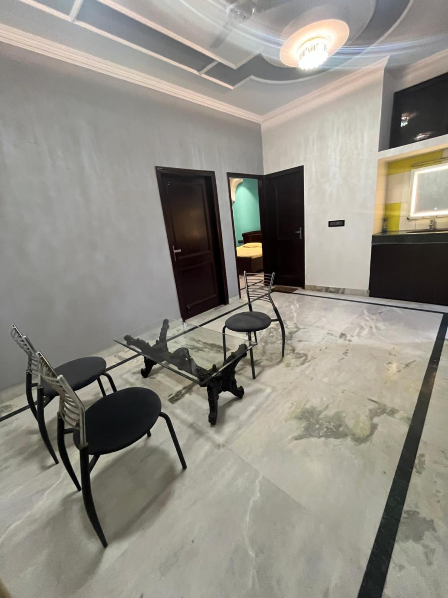 Apartment Spacious 2 Bhk With Living And Dining Area