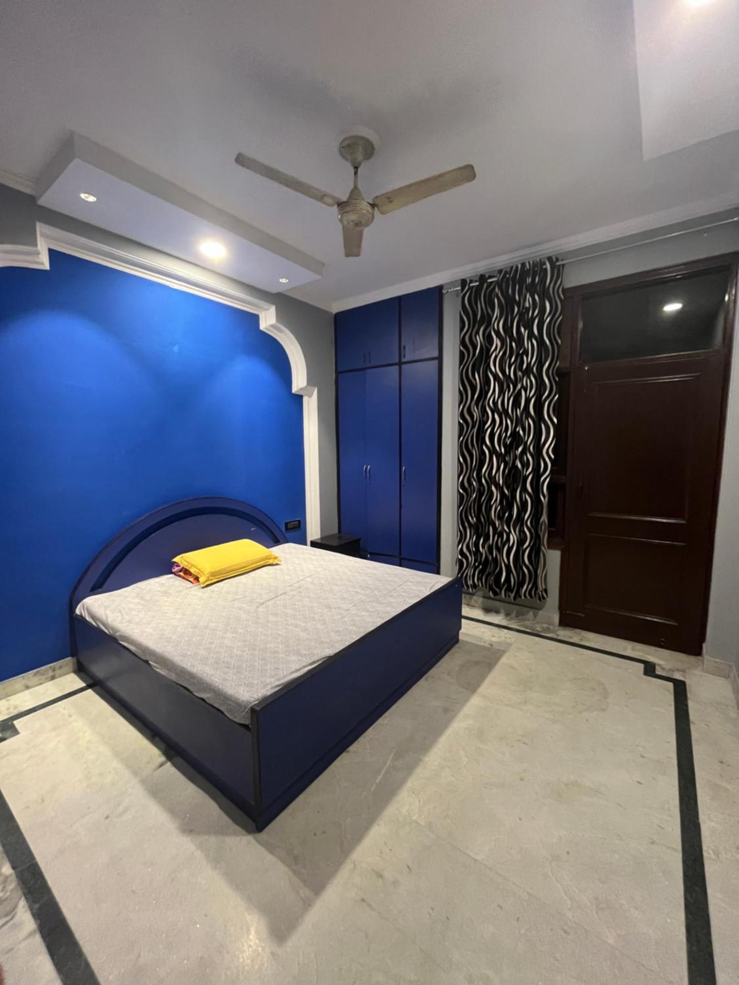 Spacious 2 Bhk With Living And Dining Area Apartment New Delhi