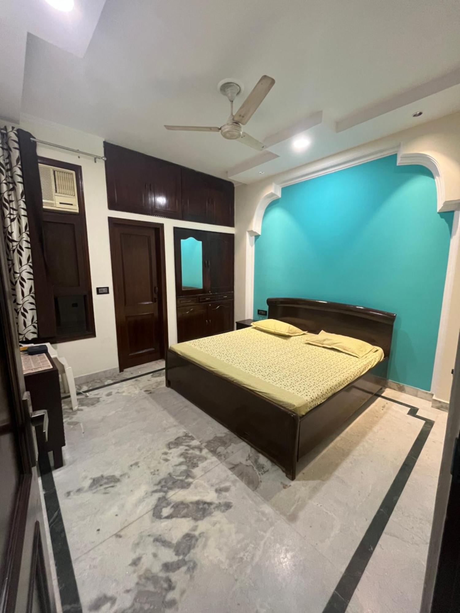 Spacious 2 Bhk With Living And Dining Area New Delhi