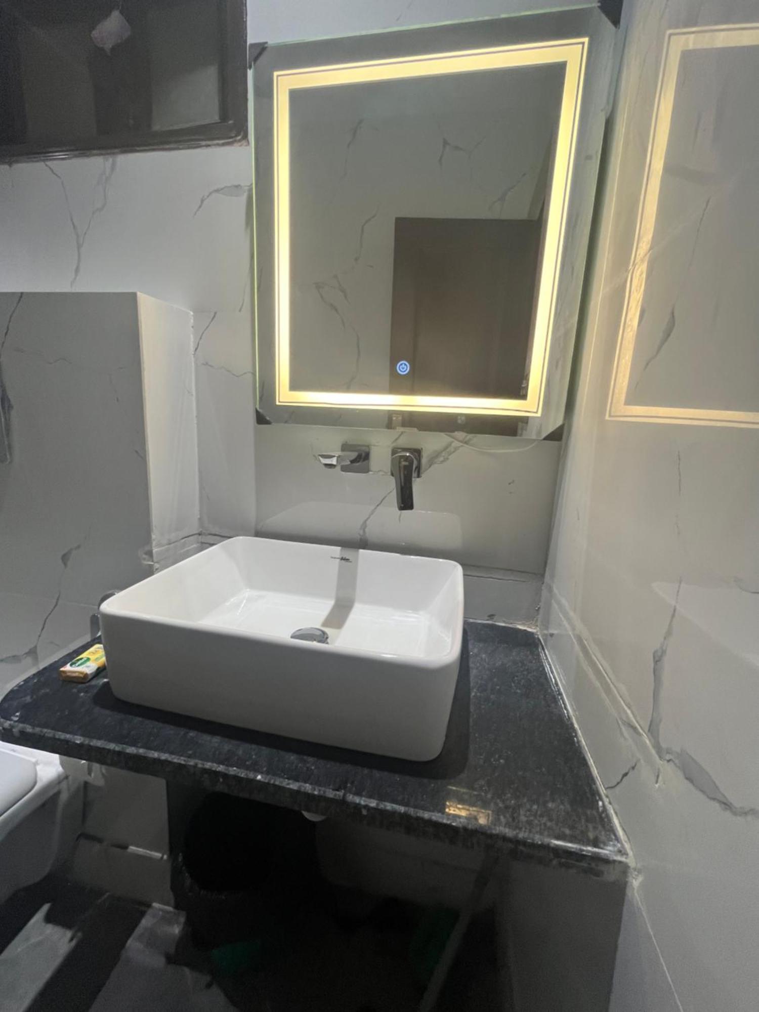 Apartment Spacious 2 Bhk With Living And Dining Area *