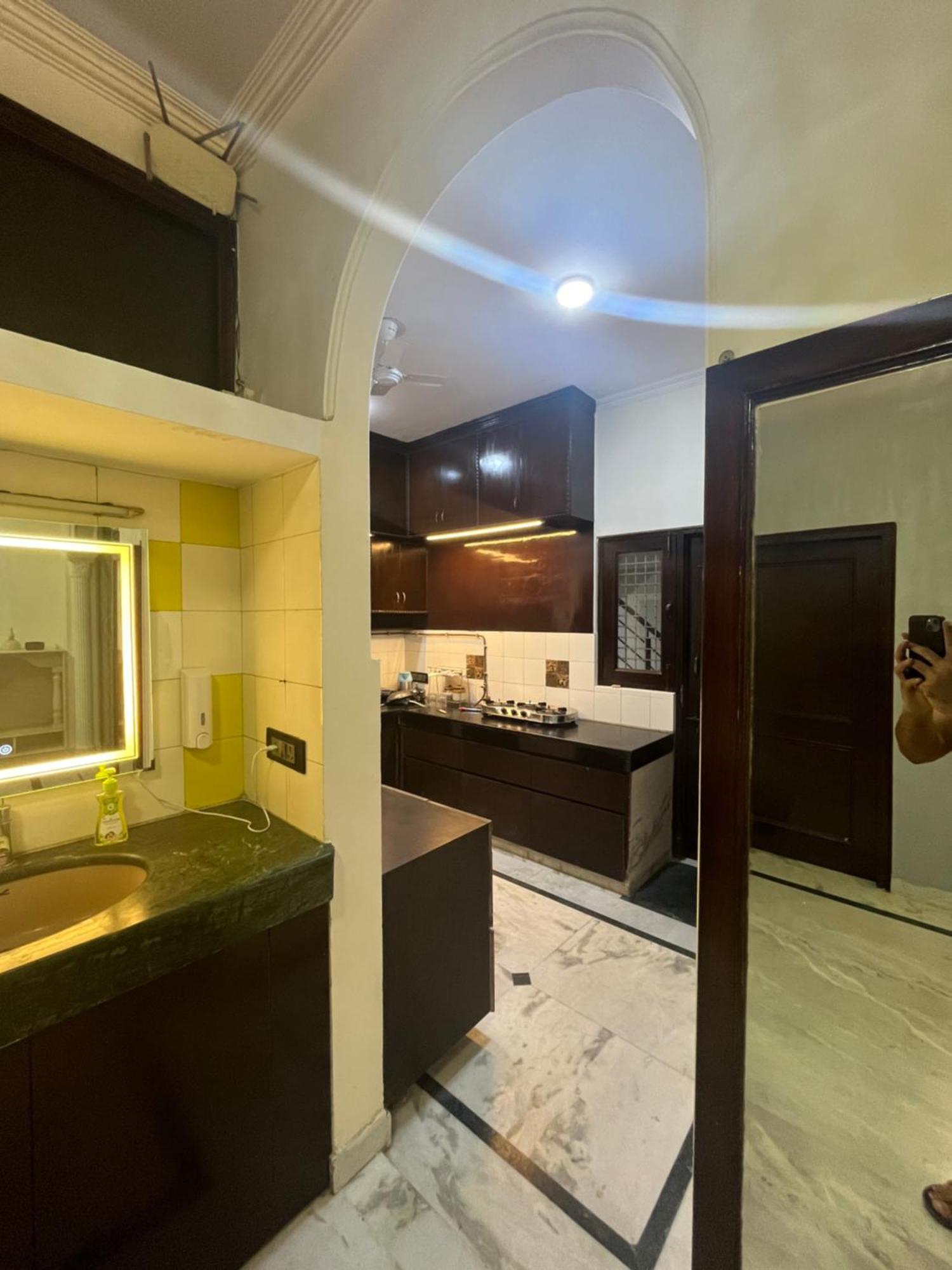 Spacious 2 Bhk With Living And Dining Area * New Delhi
