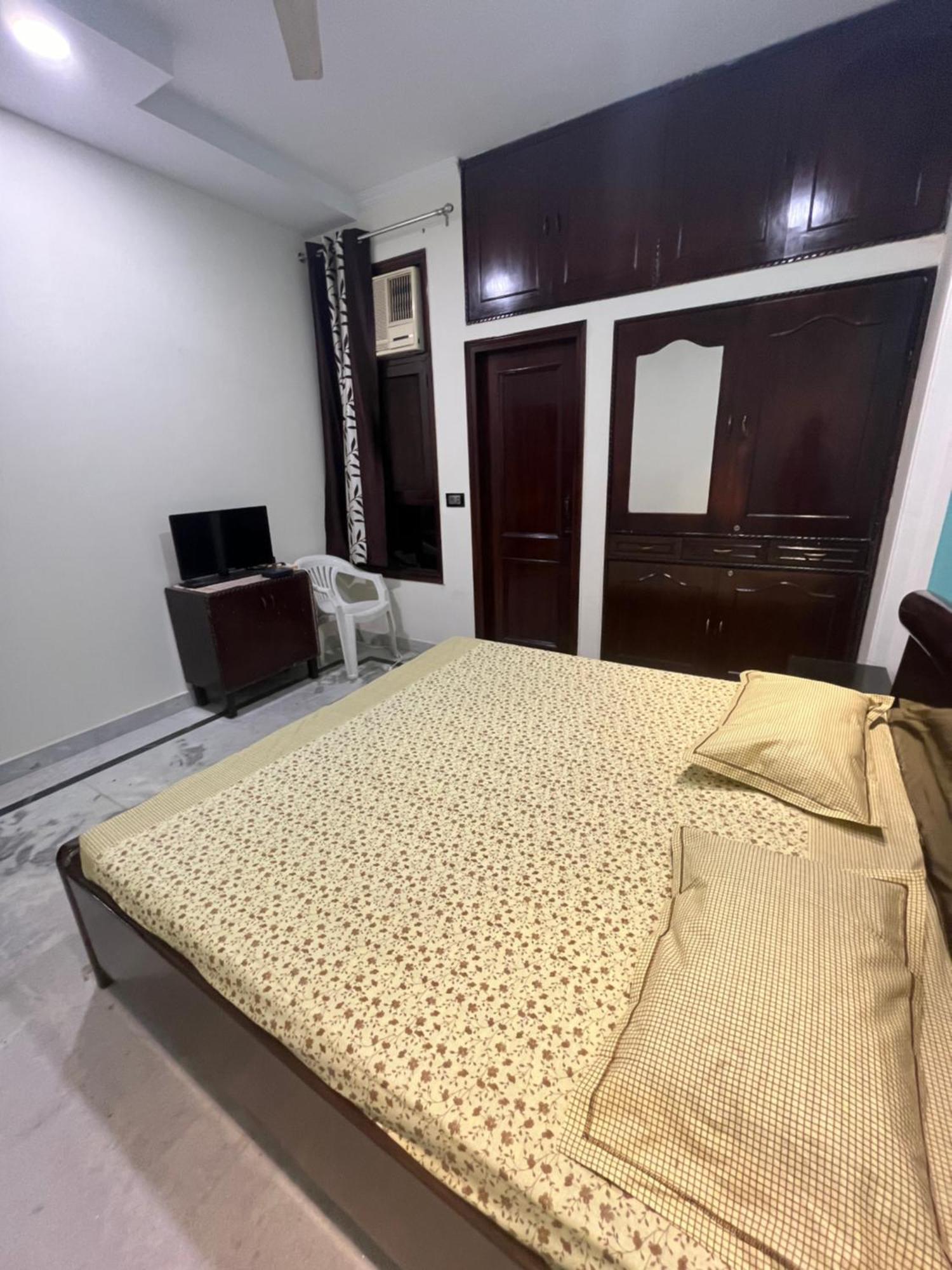 Spacious 2 Bhk With Living And Dining Area New Delhi