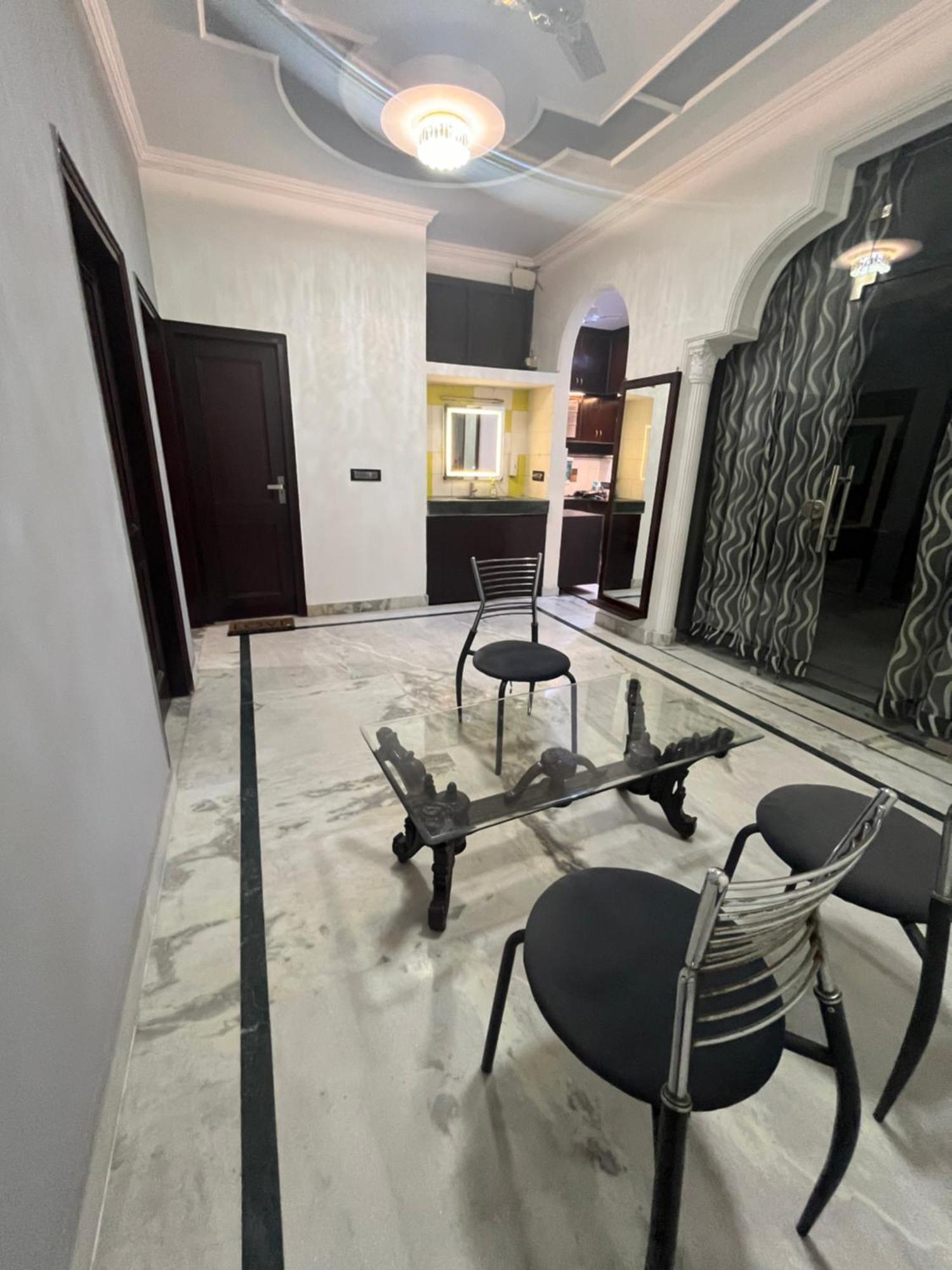 Apartment Spacious 2 Bhk With Living And Dining Area
