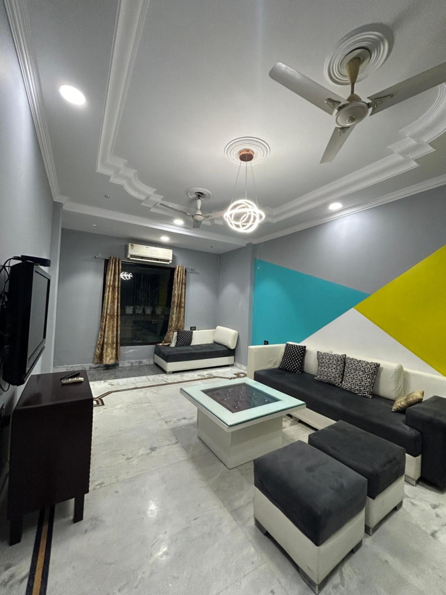 Spacious 2 Bhk With Living And Dining Area New Delhi